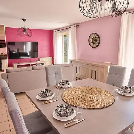 Maison Spacieuse Avec Jardin Casa de Férias *