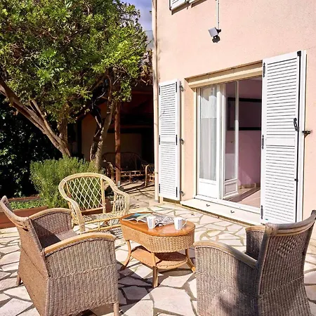 Casa de Férias Maison Spacieuse Avec Jardin Boussy-Saint-Antoine